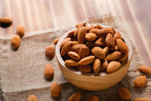 بادام برای درمان سرفه