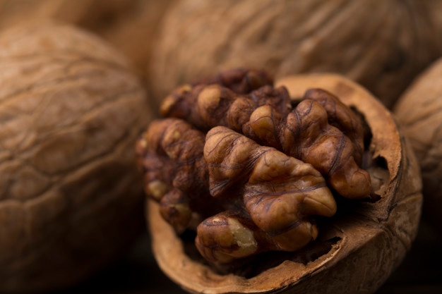 گردو درجه یک تویسرکان