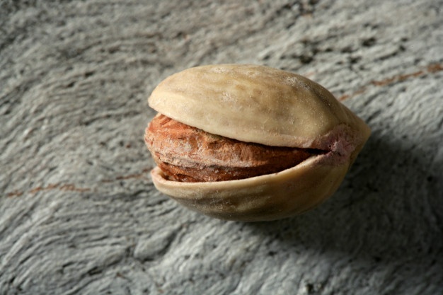 پسته ی خندان