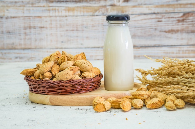 فروش عمده بادام منقی