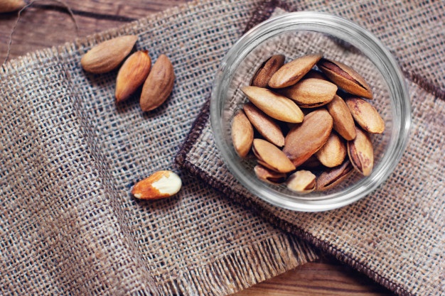 خرید بادام کاغذی