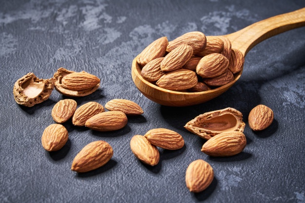 خرید عمده بادام درختی فارس