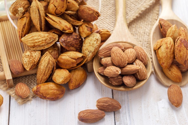 خریدار بادام پوست کاغذی