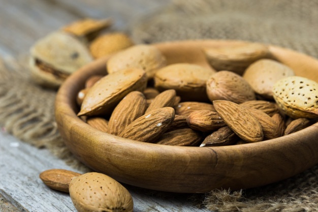 قیمت مغز بادام سنگی