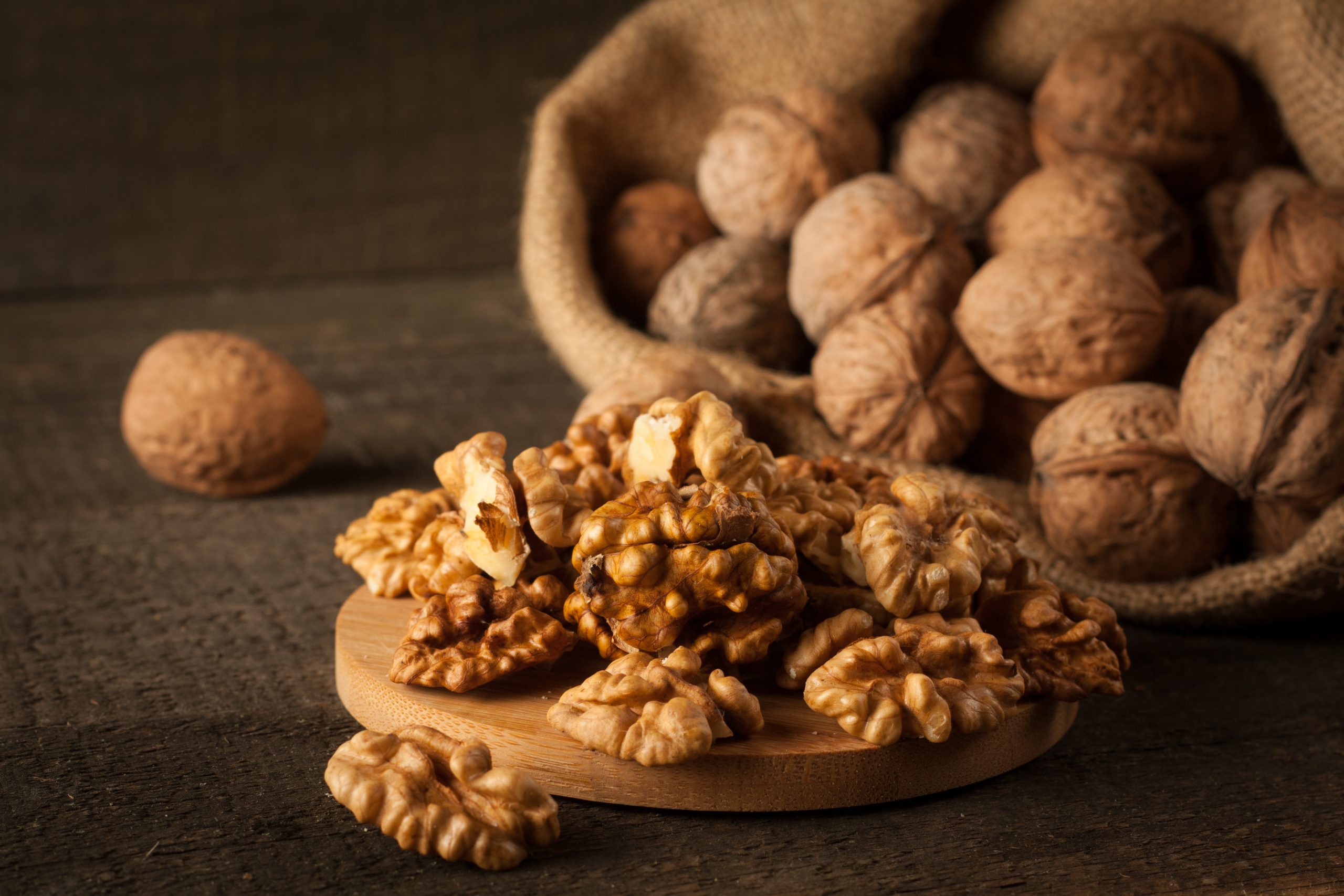 خرید و فروش گردو کاغذی آذرشهر