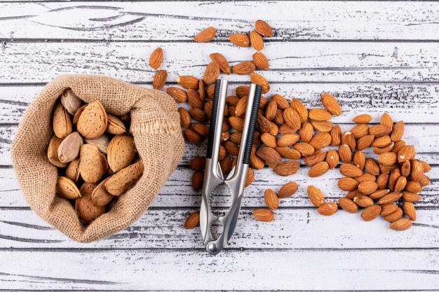 عرضه مستقیم بادام درختی شهرکرد