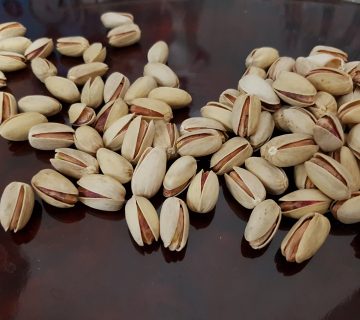 فروش پسته اکبری و احمد آقایی خندان