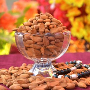 تولید عمده و صادرات مغز بادام مامایی