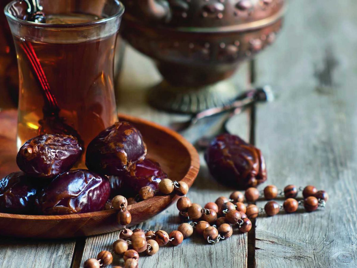 تامین عمده خرمای مضافتی در ماه رمضان_ شرکت تجارت پویا شادیز